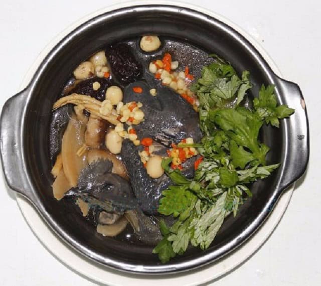 Cách làm gà hầm thuốc bắc ngải cứu dễ làm 2 Cach-lam-ga-ham-thuoc-bac-ngai-cuu